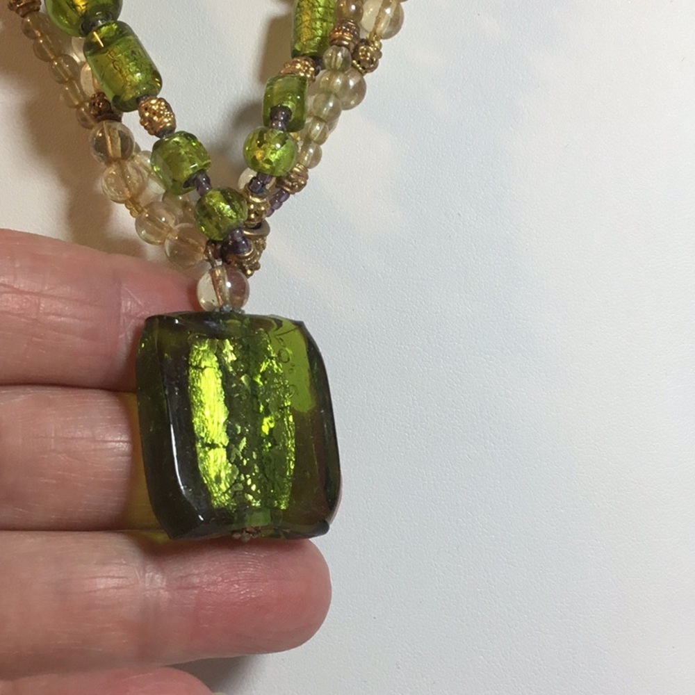 🛑”SOLD”🛑 🐲VINTAGE GREEN/WHITE GLASS BEAD🐲 - Picture 2 of 4